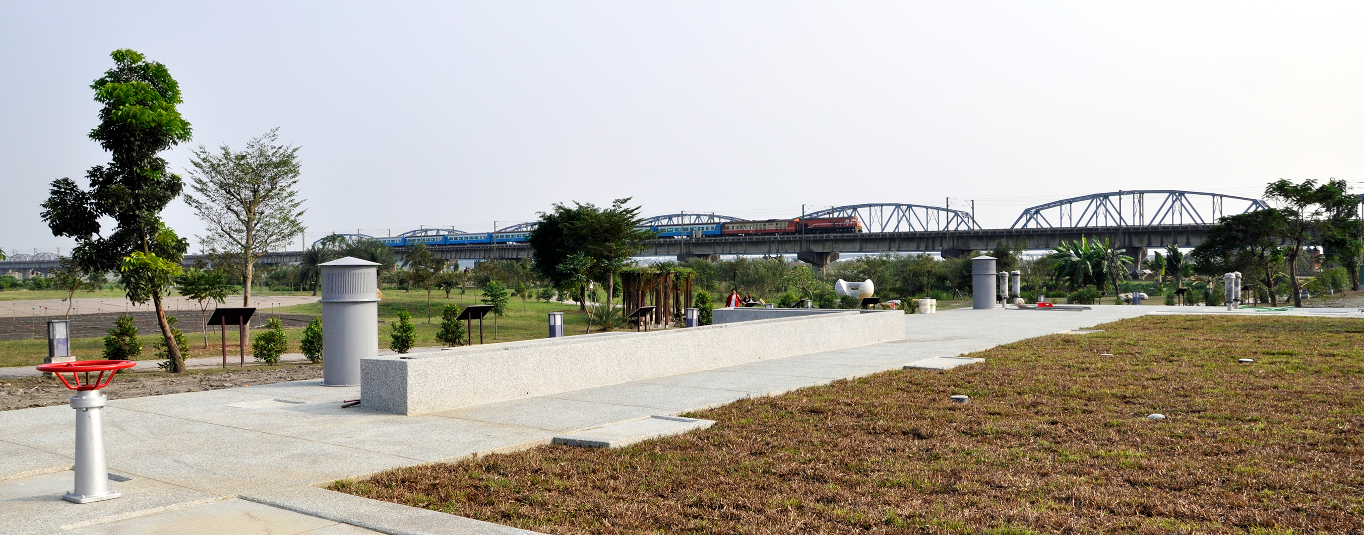 台灣高雄 大樹區舊鐵橋濕地生態公園–新設水質改善工程案