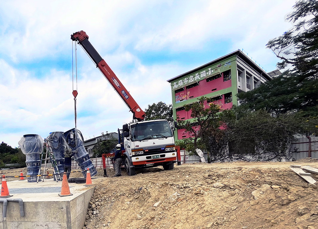 台灣高雄 大寮區特色公園滯洪池排水